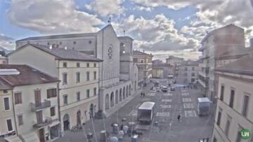 italy-umbria-piazza-mazzini-bastia-umbra